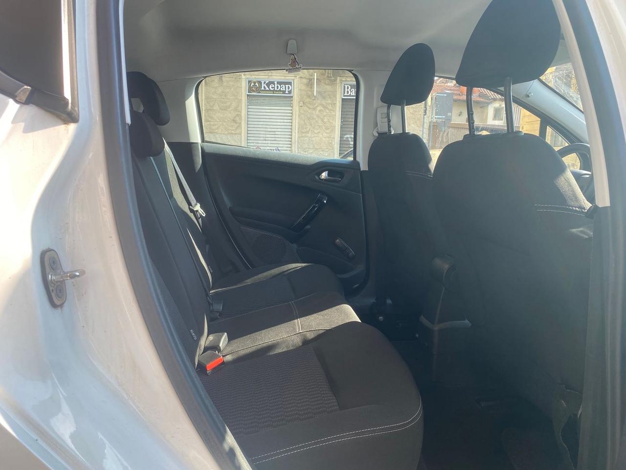 Peugeot 208 life #11893