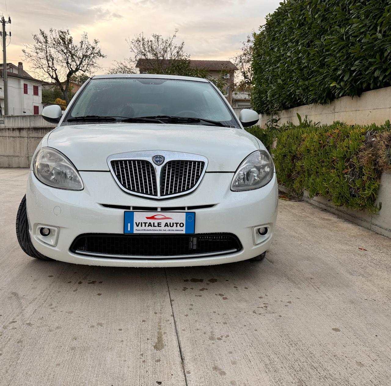 Lancia Ypsilon 1.3 MJT 75 CV MomoDesign