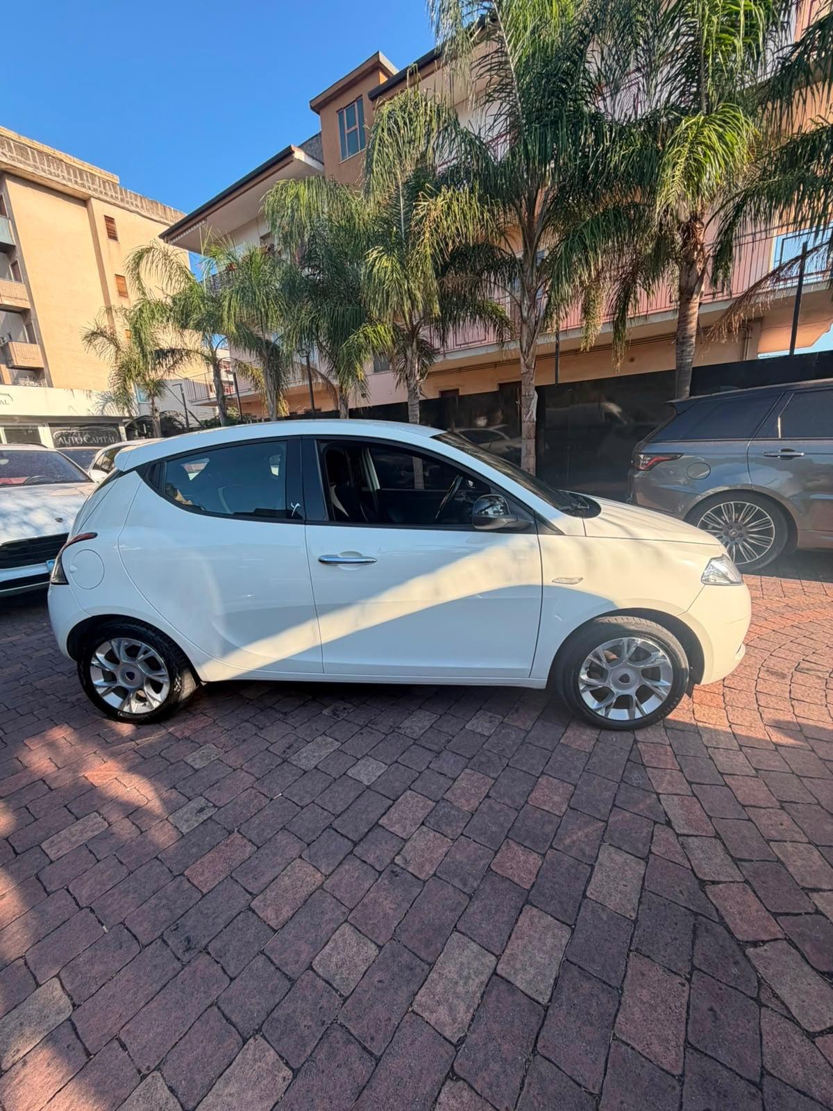 Lancia Ypsilon 1.2 69 CV 5 porte Platinum PREZZO 6990