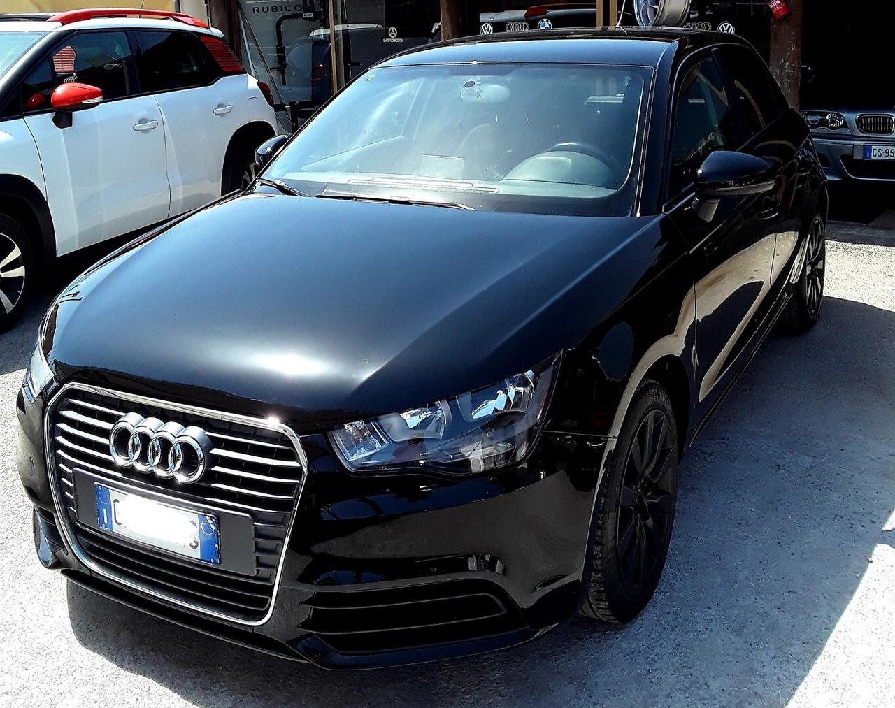 AUDI A1 1.0 TSFI 5P total blak