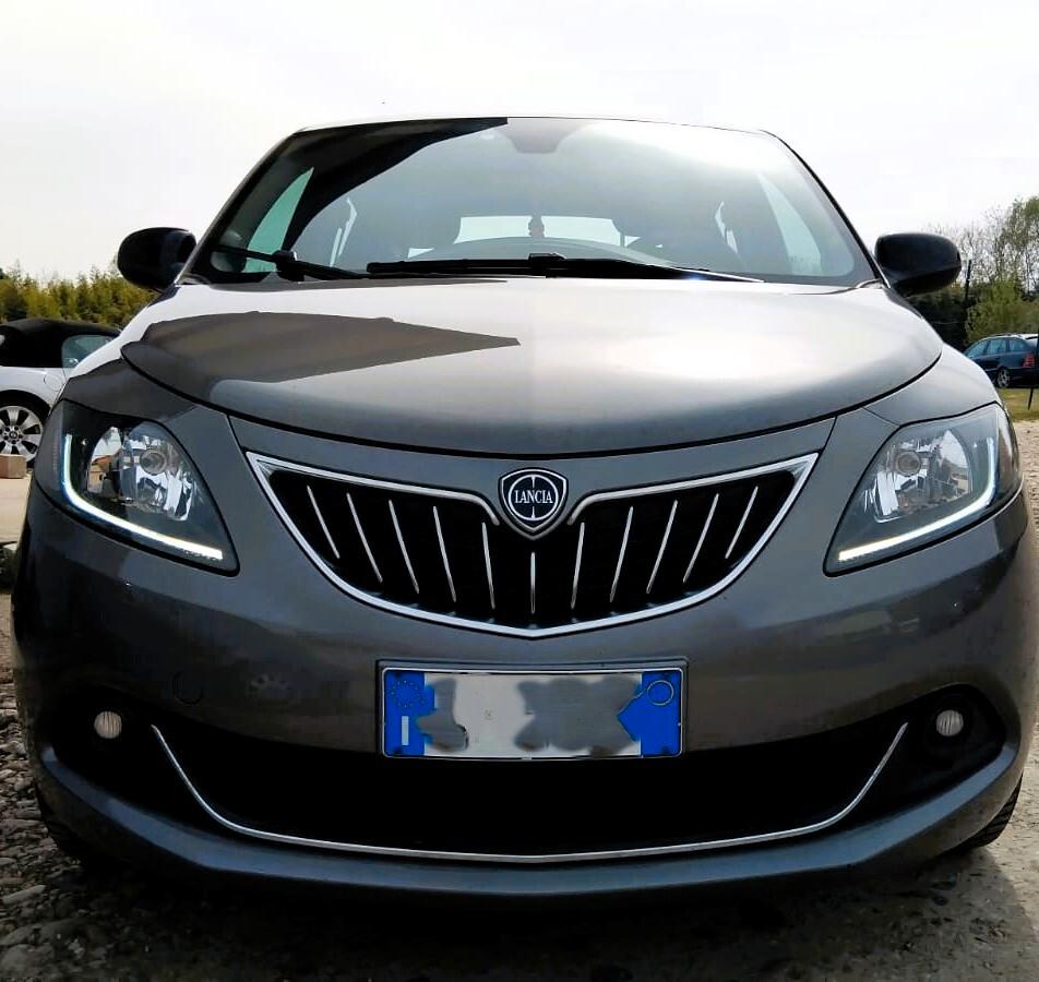 Lancia Ypsilon 1.0 FireFly 5 porte S&S Hybrid Silver