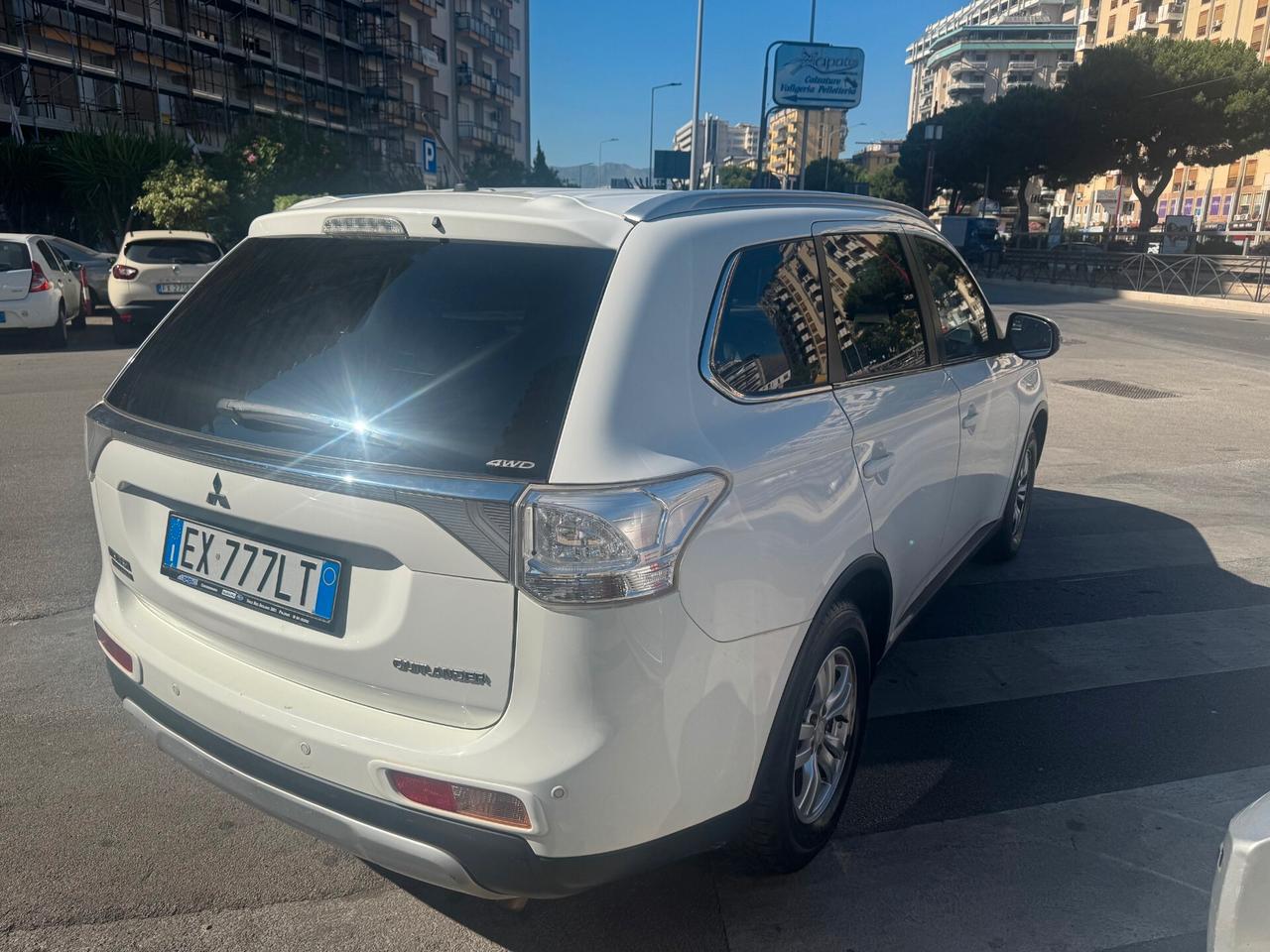 Mitsubishi Outlander 2.2 DI-D 4WD Intense