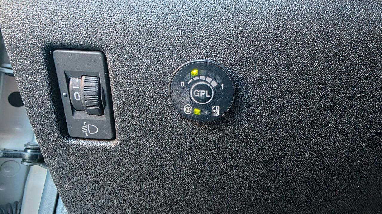 Peugeot 208 PureTech 82 5p. GPL Allure