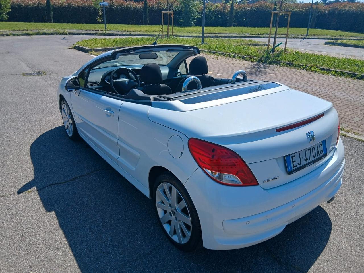 Peugeot 207 1.6 VTi 120CV CC Féline