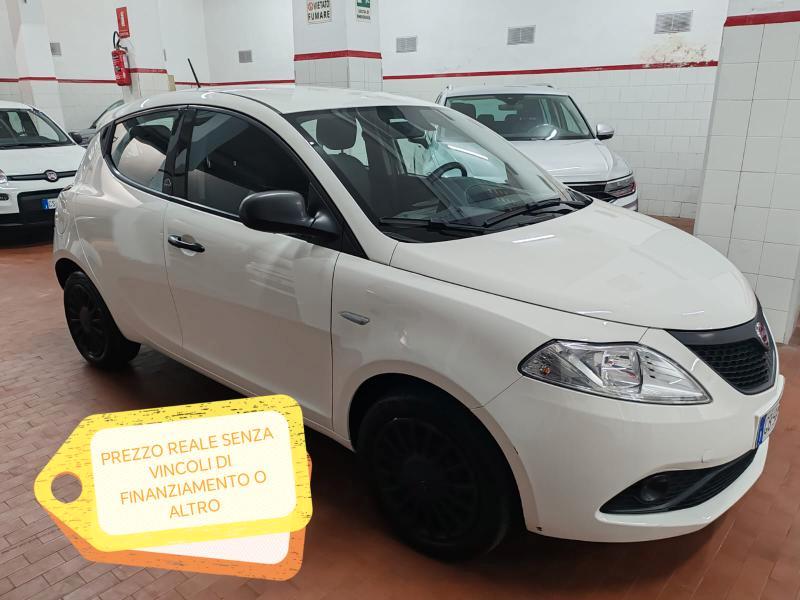Lancia Ypsilon 1.0 hybrid Silver 70 cv 5 posti