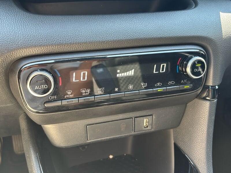 Toyota Yaris Hybrid Lounge MY20