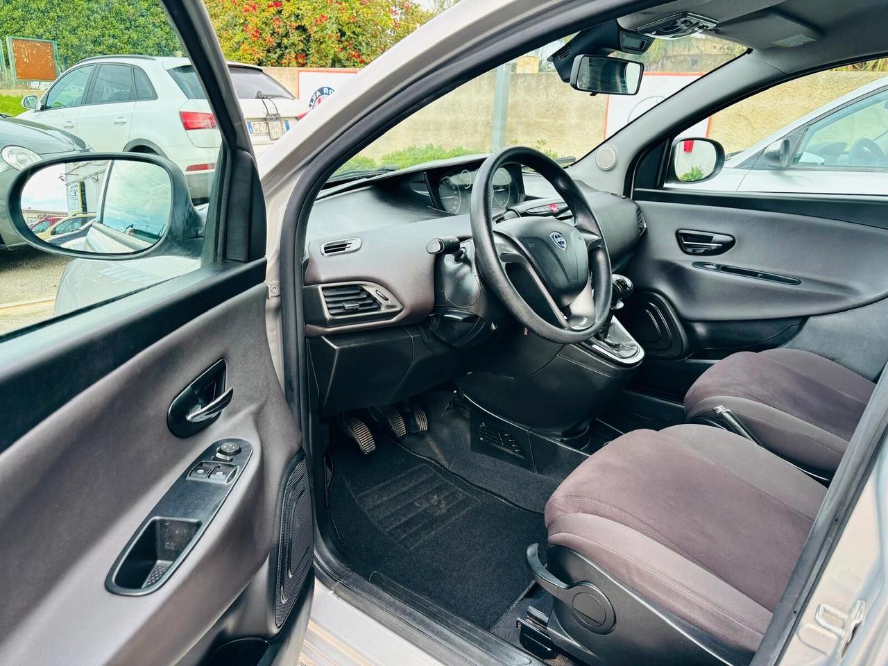 Lancia Ypsilon 1.2 69 CV 5 porte S&S Gold