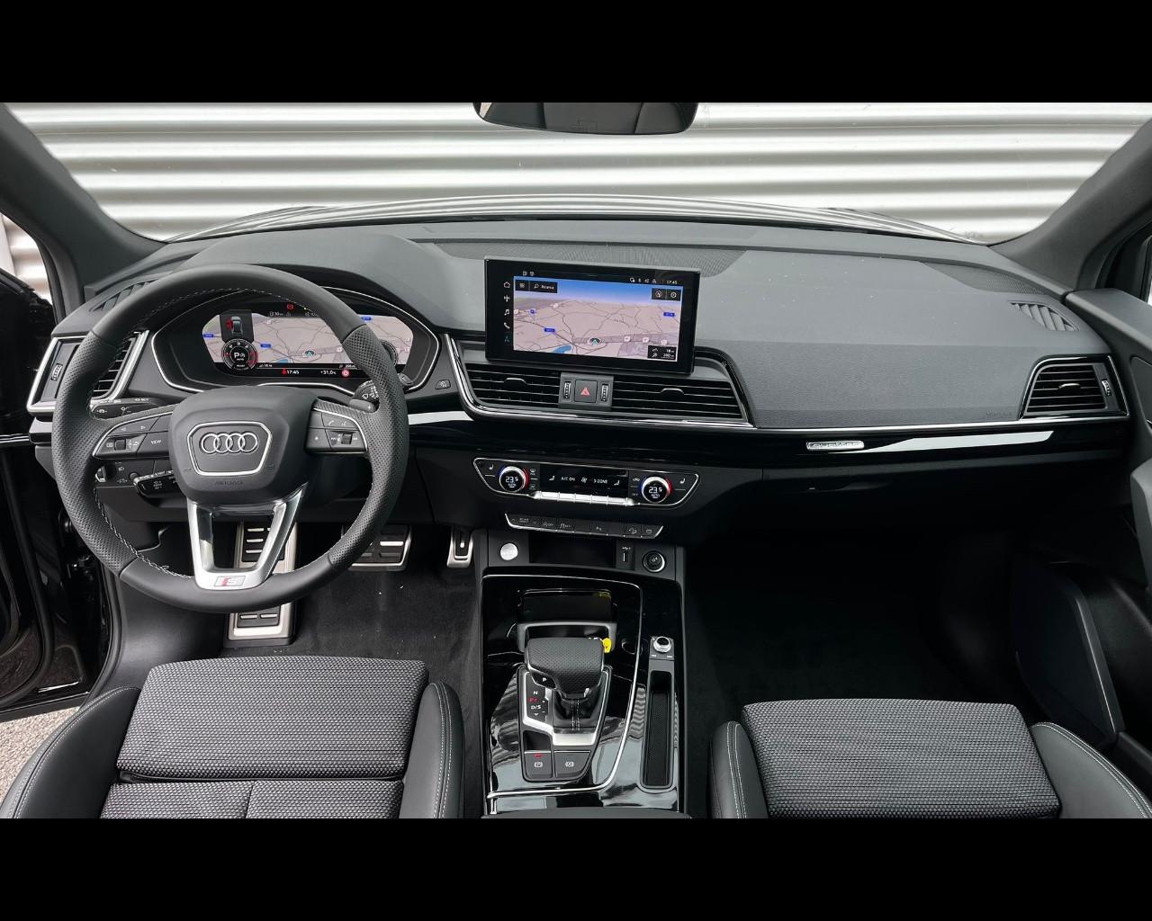 AUDI Audi Q5 Sportback Identity Black 40 TDI quattro 150(204) kW(CV) S tronic