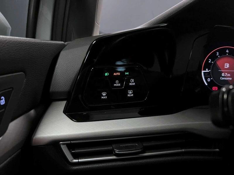 VOLKSWAGEN Golf 8ª serie Golf 1.0 eTSI EVO DSG...