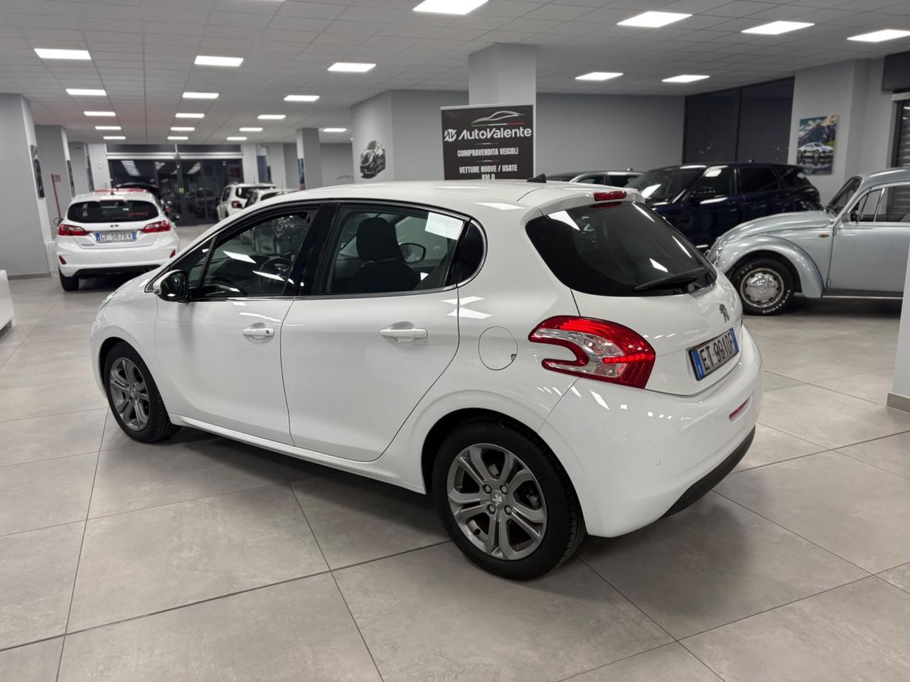 Peugeot 208 1.6 hdi 92 CV 2013 neopatentati