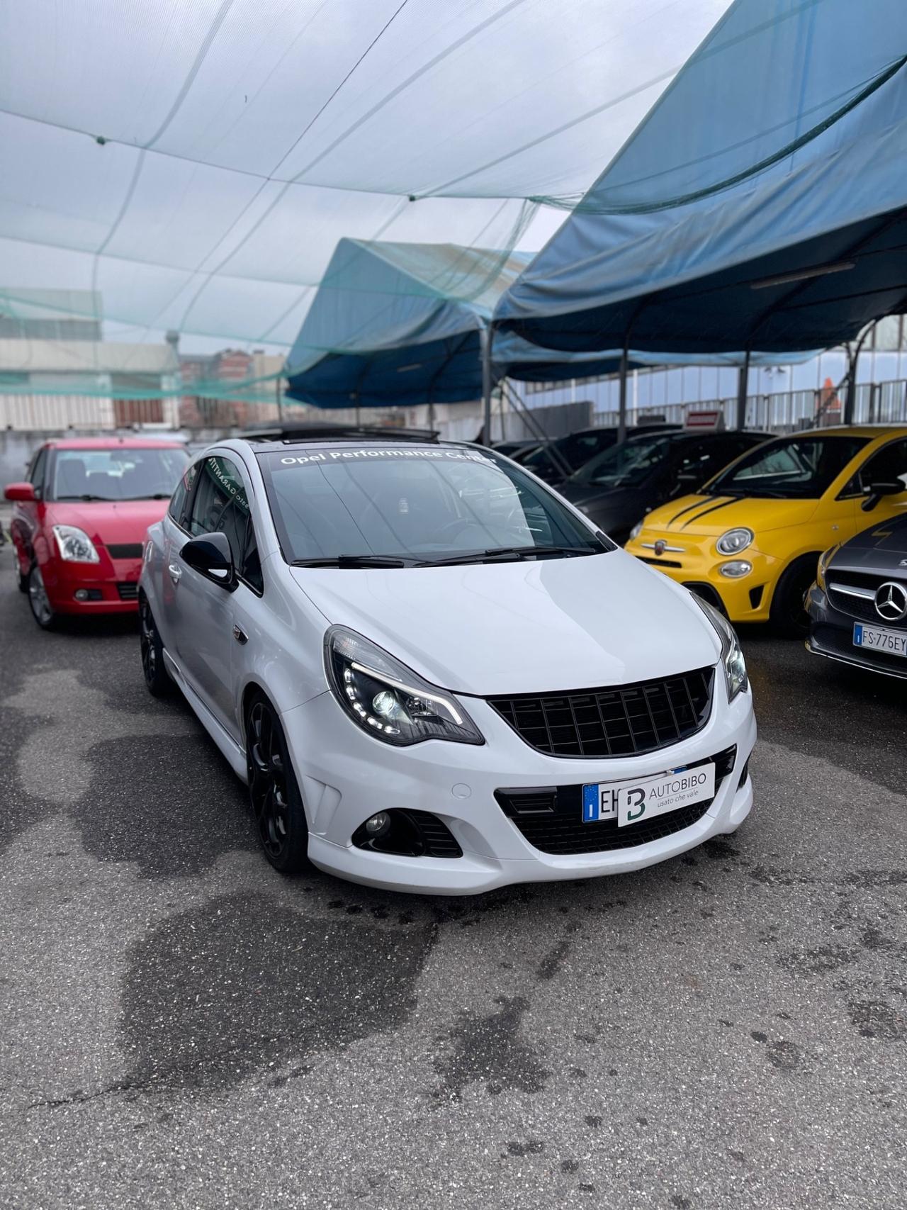 Opel Corsa 1.6 T 192CV 3 porte OPC