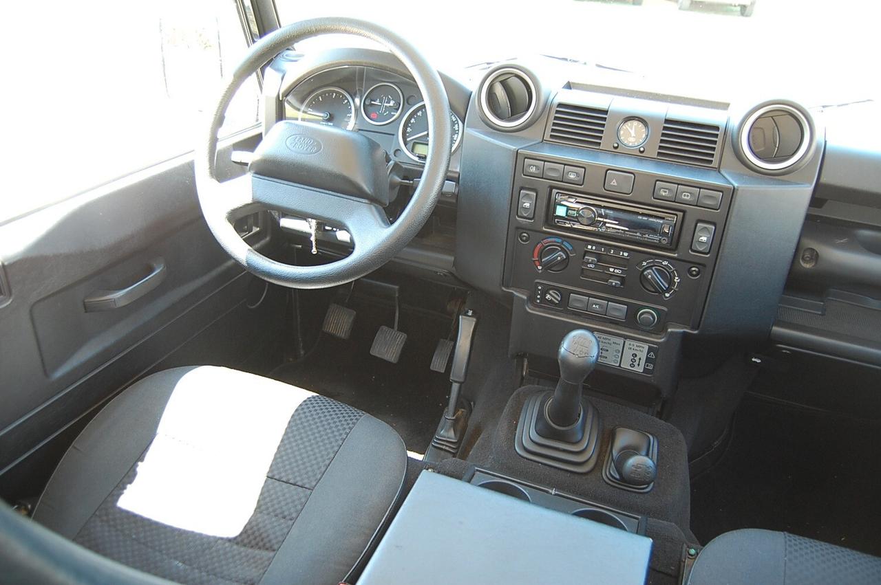 Land Rover Defender 90 2.4 TD4 Station Wagon SE