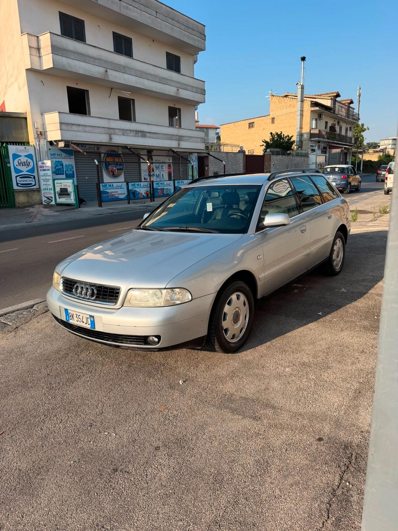 Audi A4 Avant 2.8 V6 quattro auto (5m)