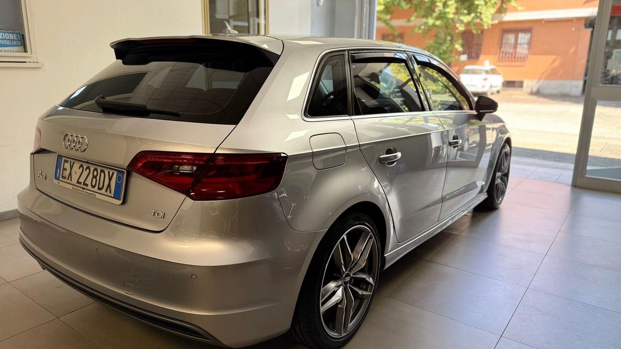 Audi A3 S-Line 1.6 TDI clean diesel S tronic Attraction