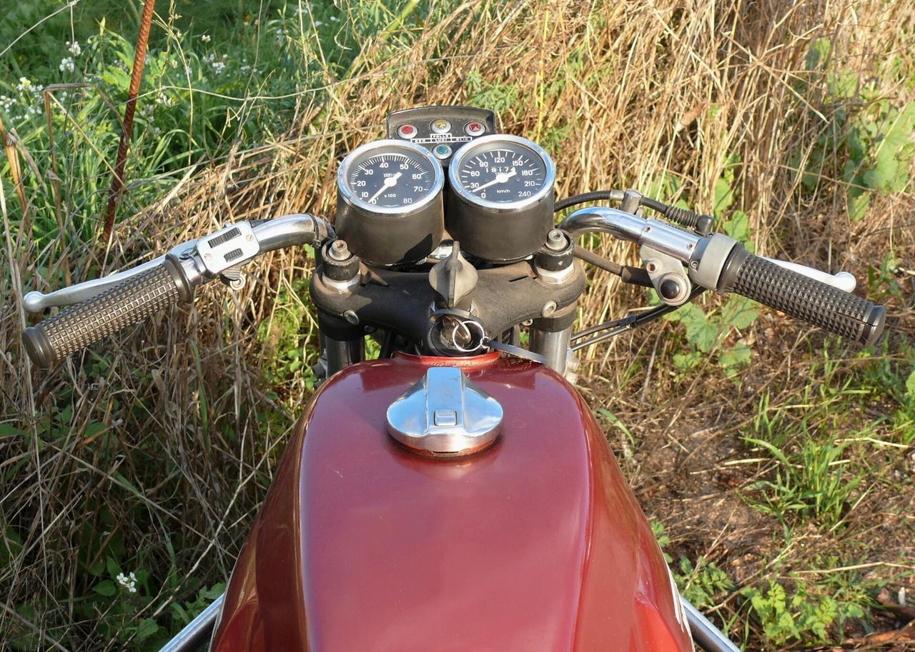 Moto Guzzi V7 SPORT (M1225)