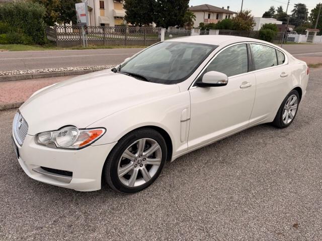Jaguar XF 2.7D V6 Premium Luxury