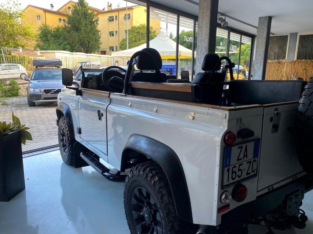 LANDROVERDefender902.2TD4StationWagon