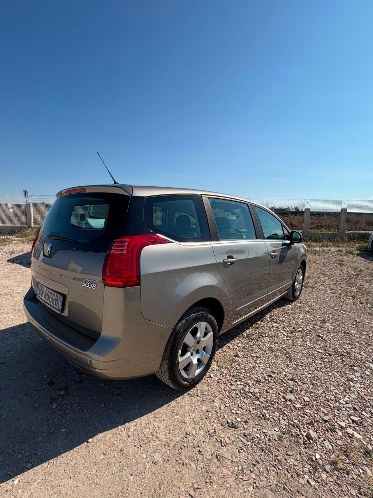 Peugeot 5008 1.6 HDi 115CV Business
