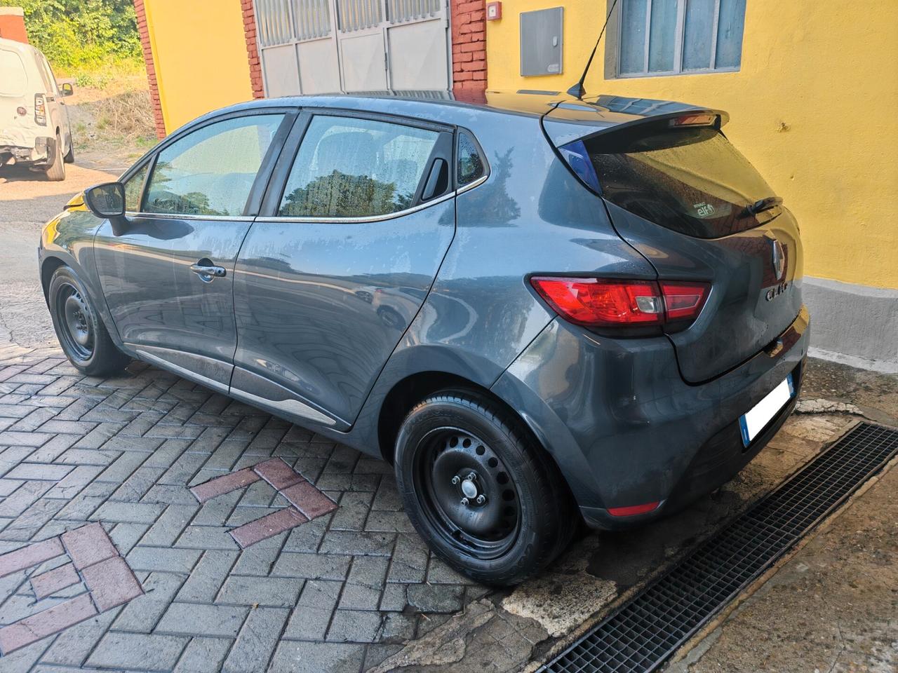 Renault Clio 1.2 75CV 5 porte Incidentata/Sinistrata