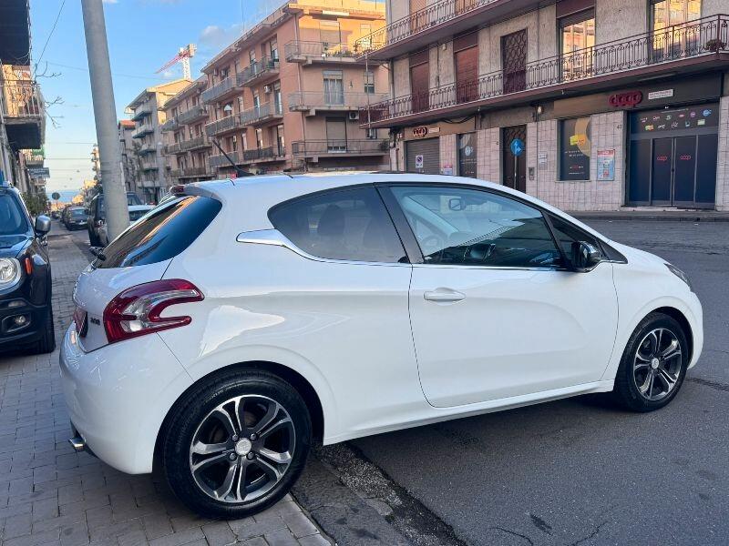Peugeot 208 1.4 HDi 68 CV 3 porte Allure
