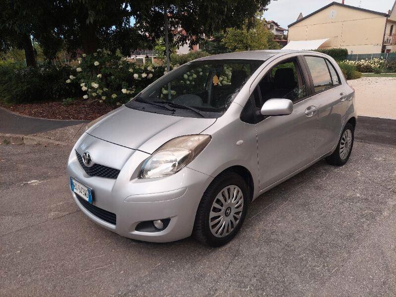 Toyota Yaris 1.0 5P euro5 gomme frizione nuove ok areaB/C