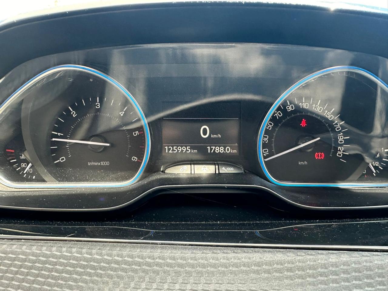 Peugeot 2008 BlueHDi 120 S&S Allure