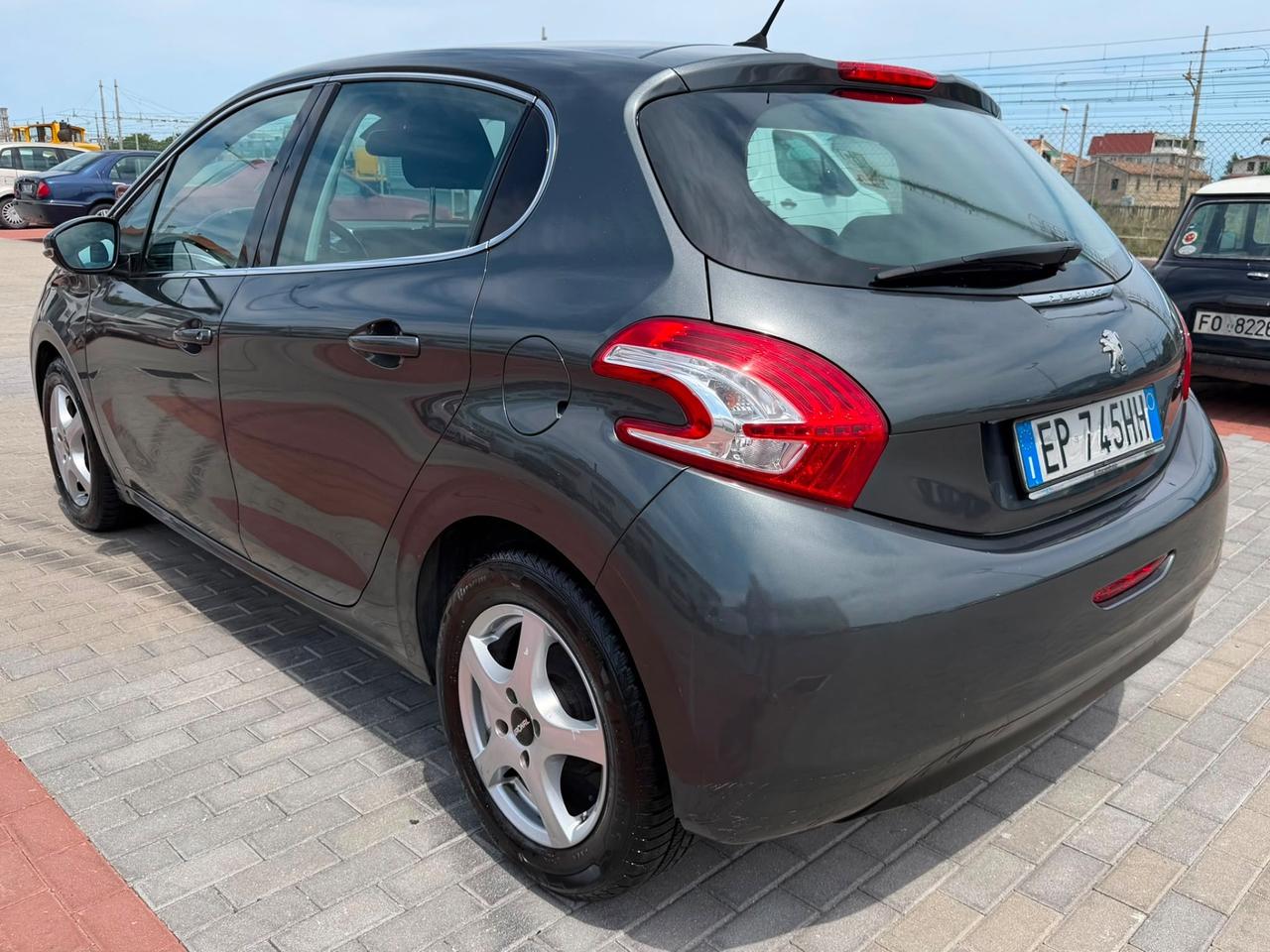 Peugeot 208 1.4 HDi 68 CV 5 porte Business