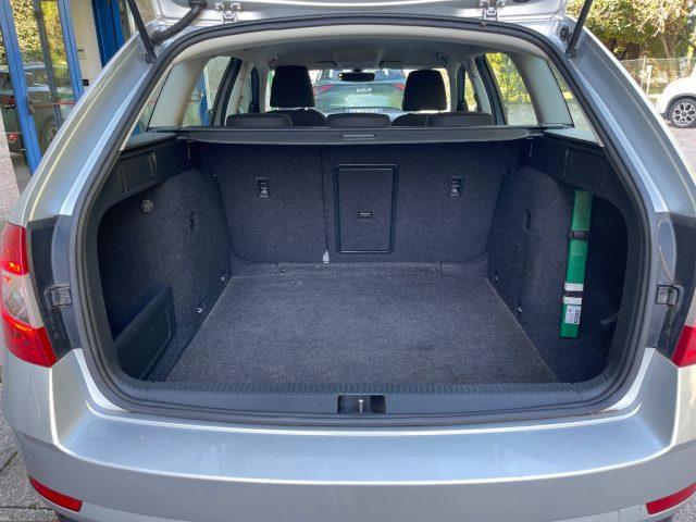 SKODA Octavia SW 1.6 TDI 115CV DSG NAVIGATORE SENSORI PARCHEGGIO