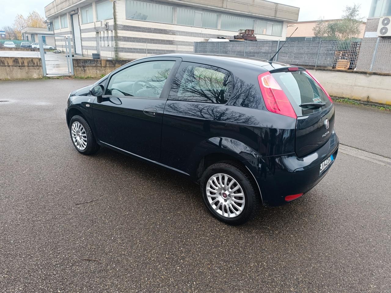Fiat Punto 1.4 natural Power 2015 SOLO 134.000 KM