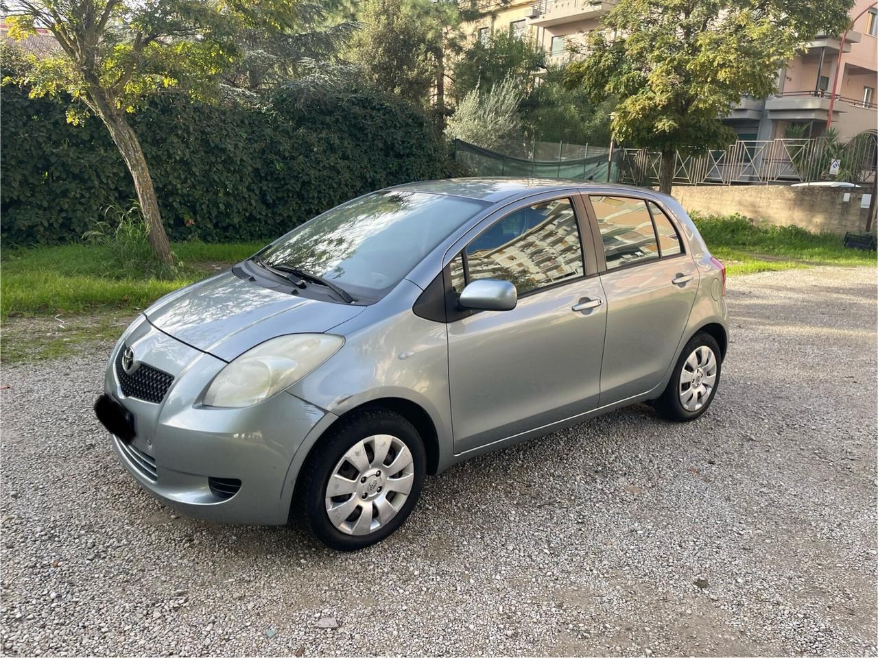 Toyota Yaris 1.0 5 porte