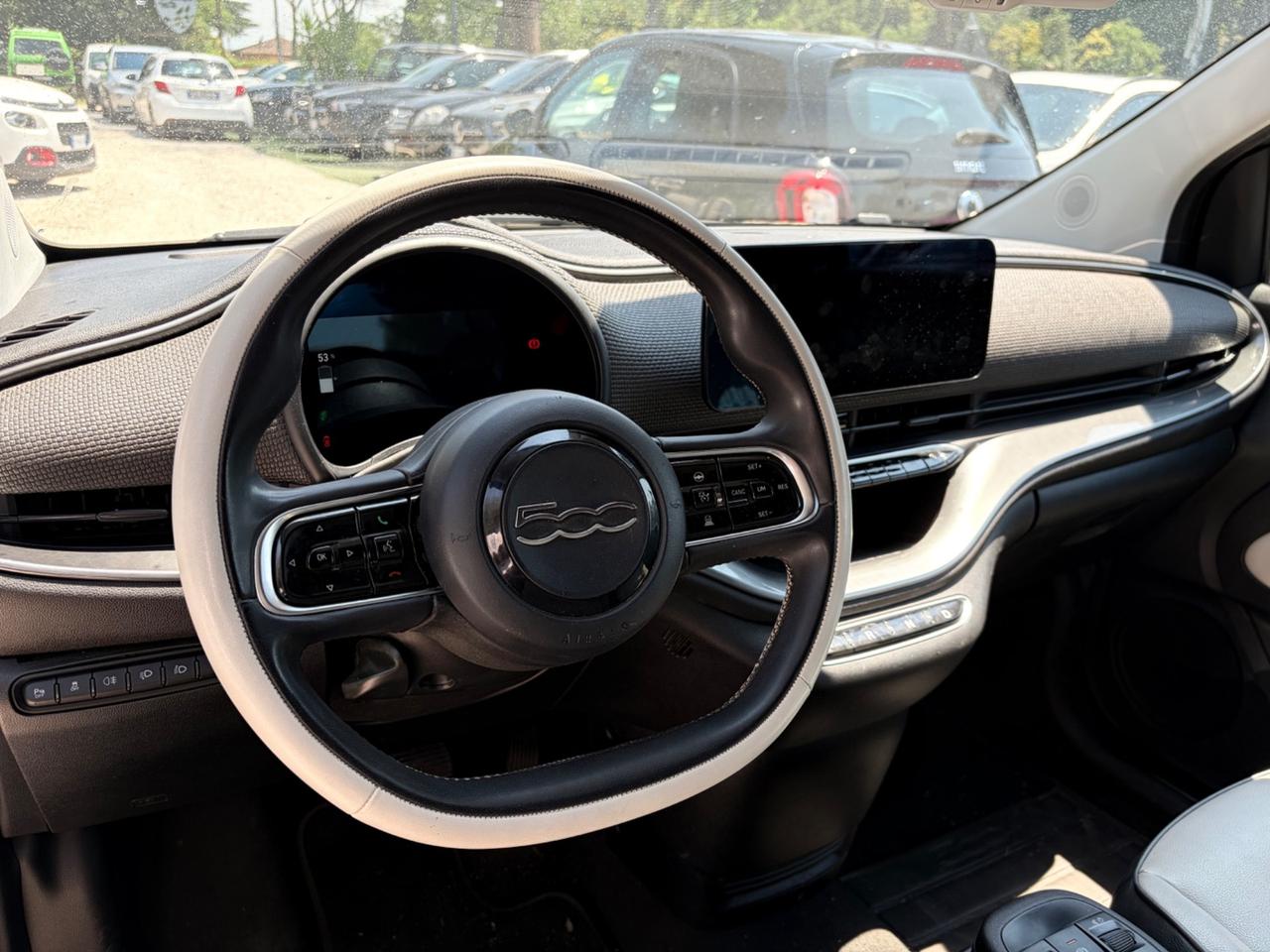 500e Cabrio 42 kWh La Prima interni in pelle apple car retrocamera