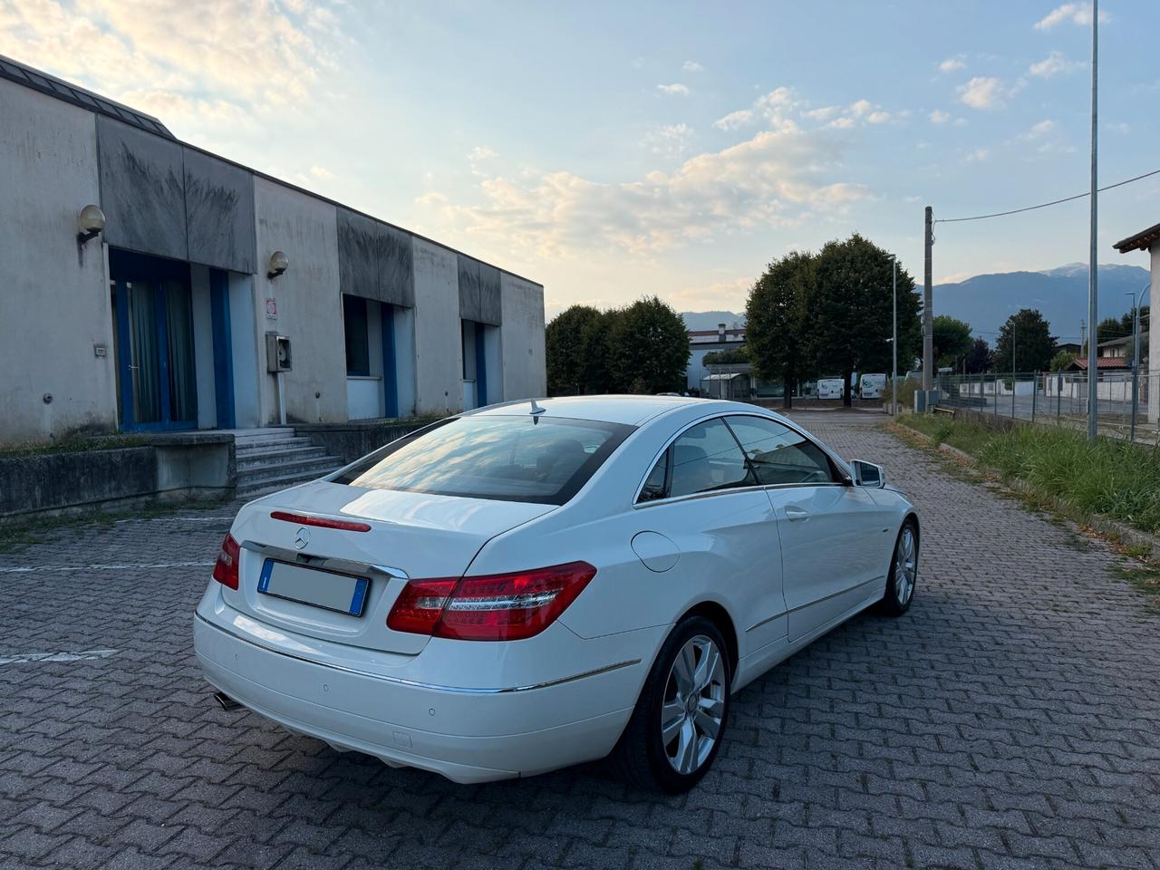 Mercedes E 220 CDI Coupé BlueEFFICIENCY