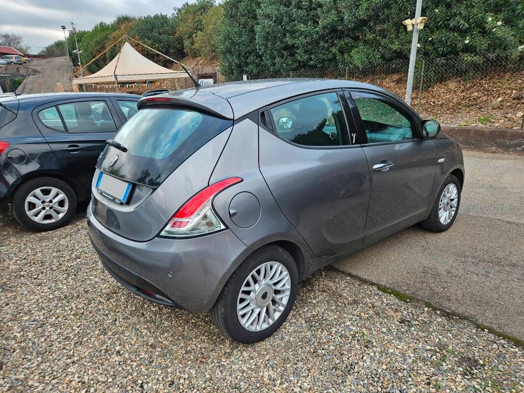 Lancia Ypsilon 1.2 8v Silver c clima 69cv