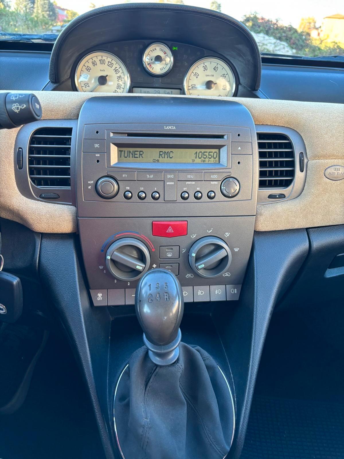 Lancia Ypsilon 1.2 16V Platino adatta ai neopatentati