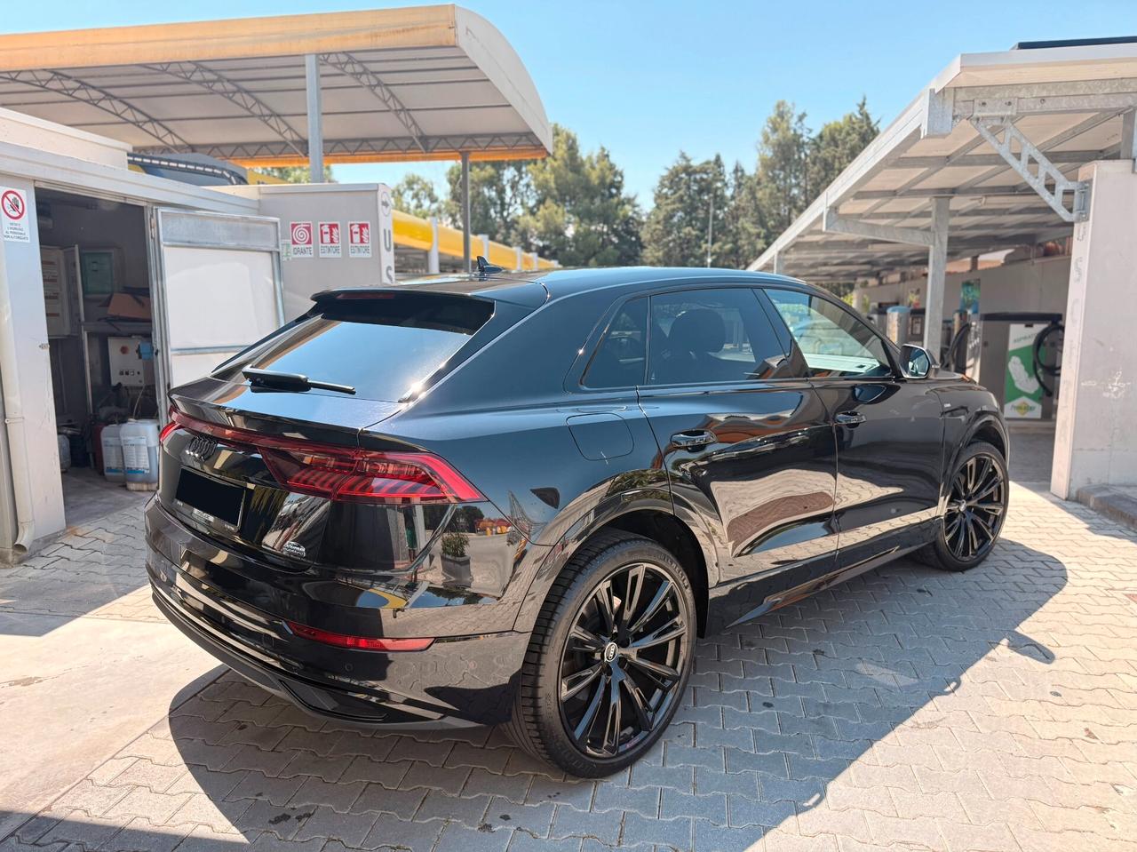 Audi Q8 50 TDI TOTAL BLACK/23" RSQ8/PELLE/S-LINE