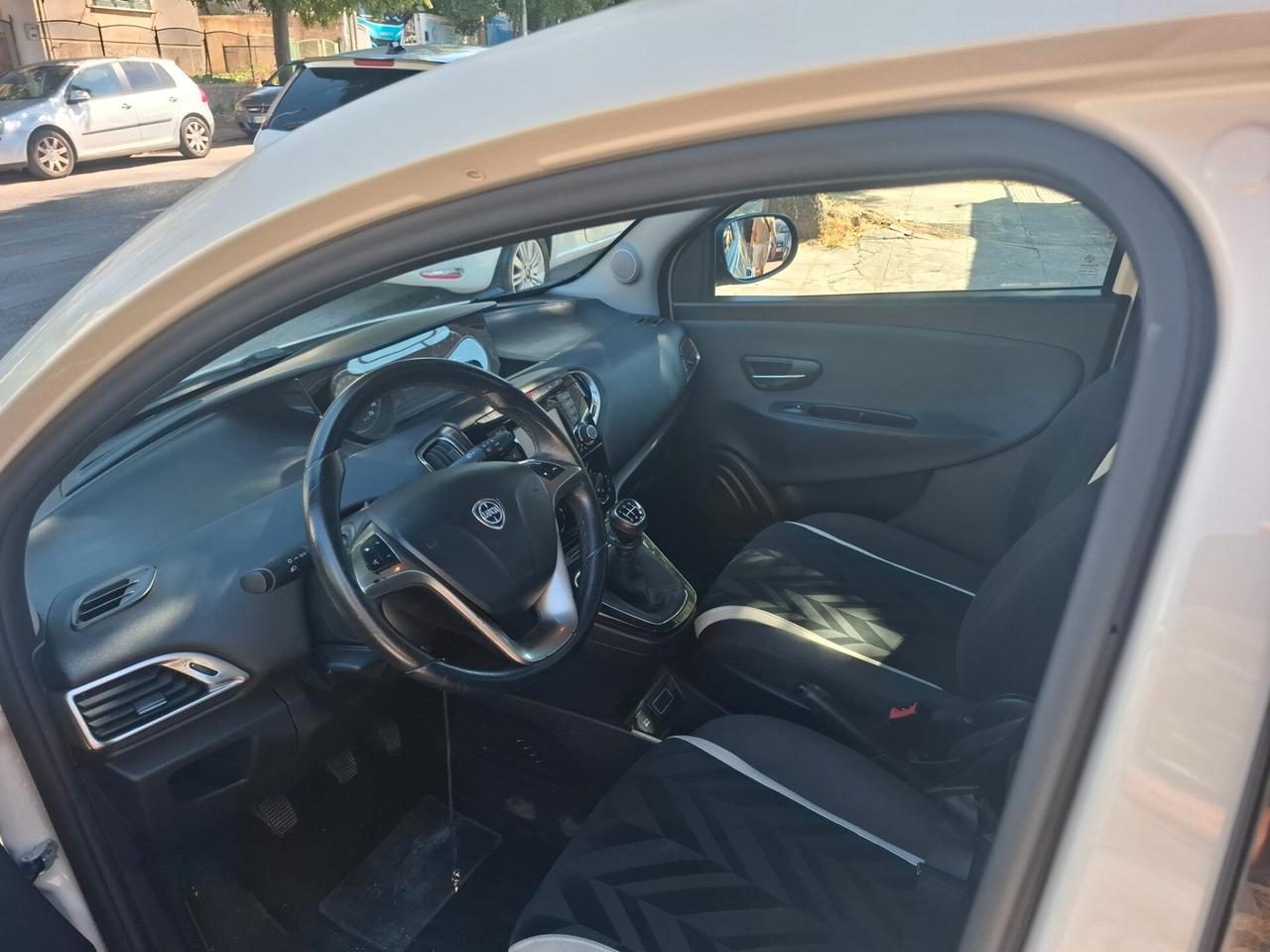 Lancia Ypsilon 1.2 benzina CV anno 2016
