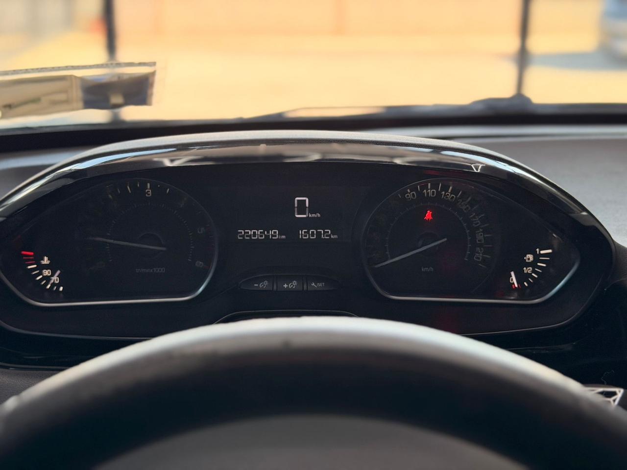 Peugeot 208 1.4 HDi 68 CV 5 porte Allure