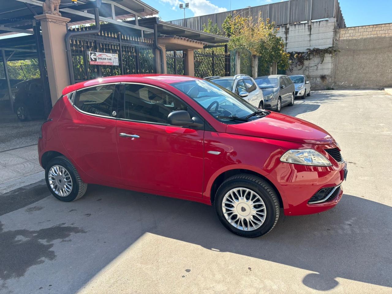 Lancia Ypsilon 0.9 TwinAir 85 CV 5 porte Metano Ecochic Platinum