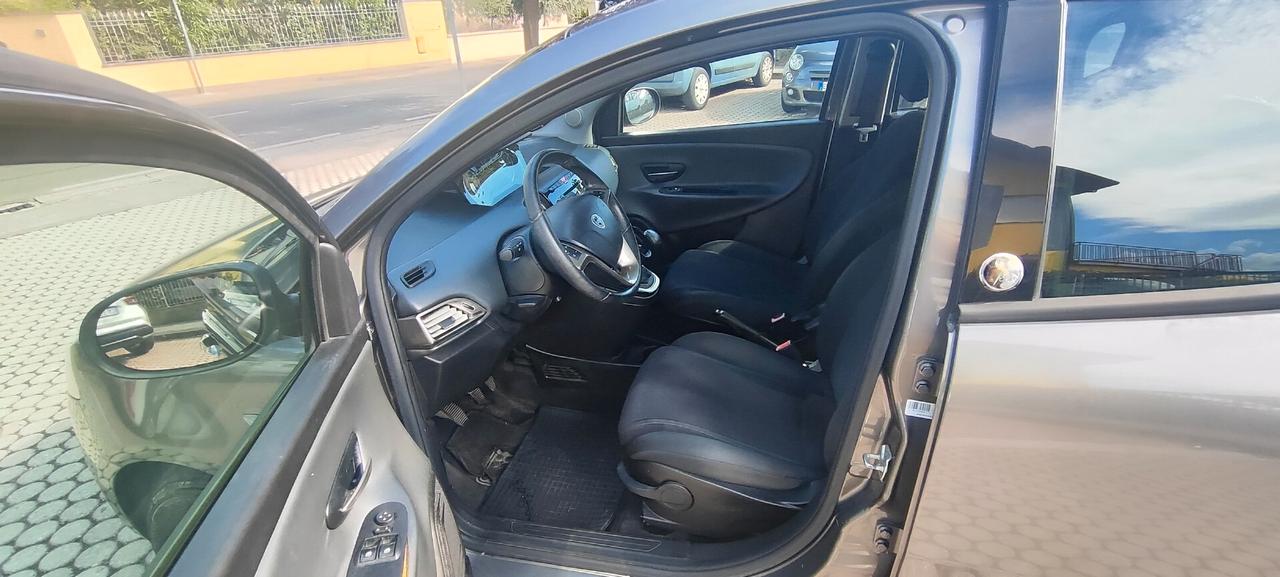 Lancia Ypsilon 0.9 TwinAir 85 CV 5 porte Metano Ecochic Elle