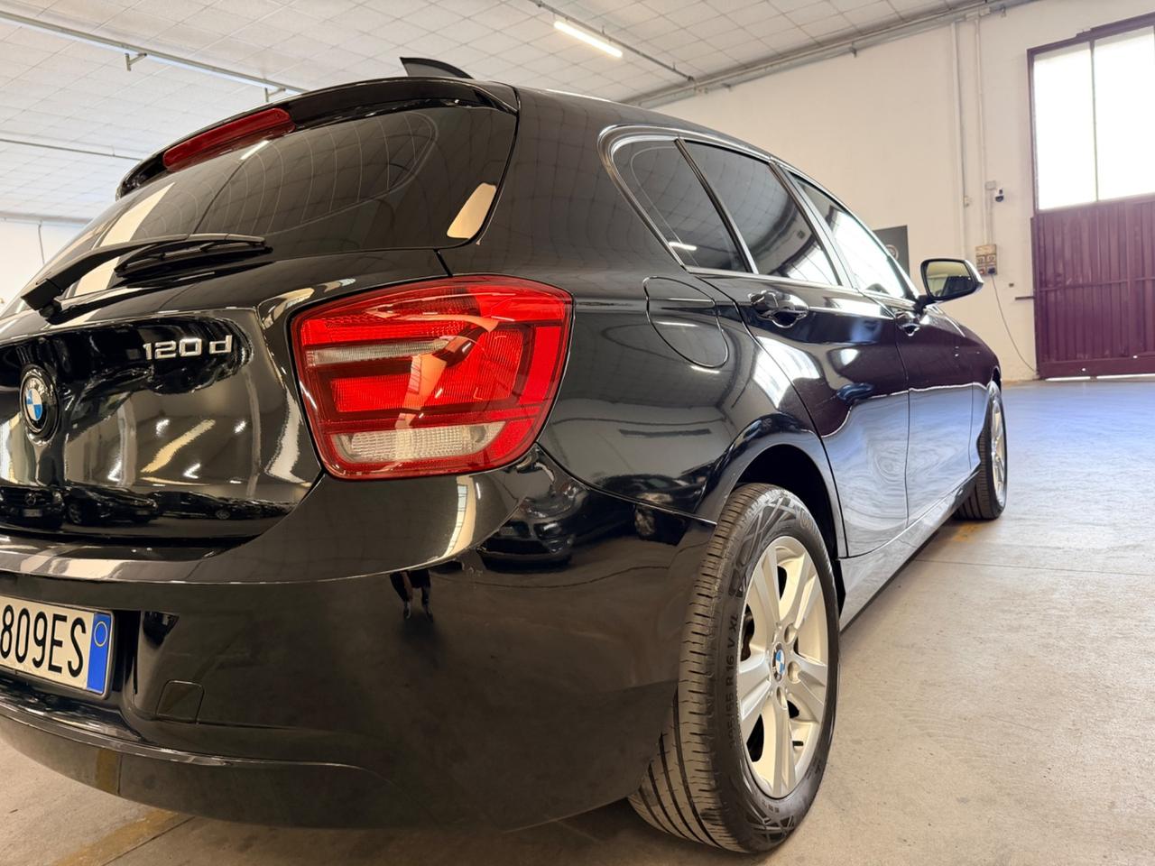 Bmw 120 120d 5p. Unique