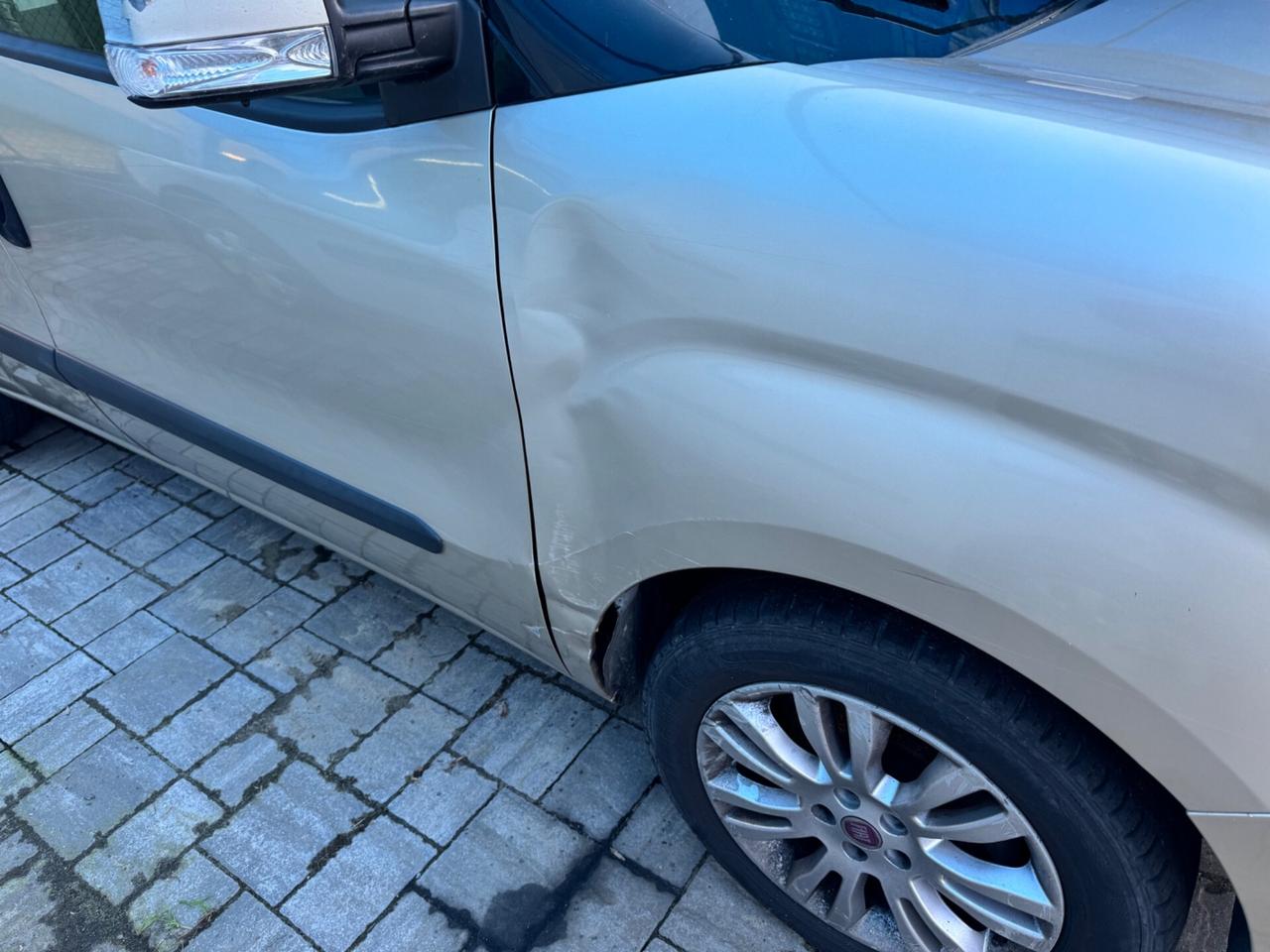 Fiat Doblo 5 posti automatico