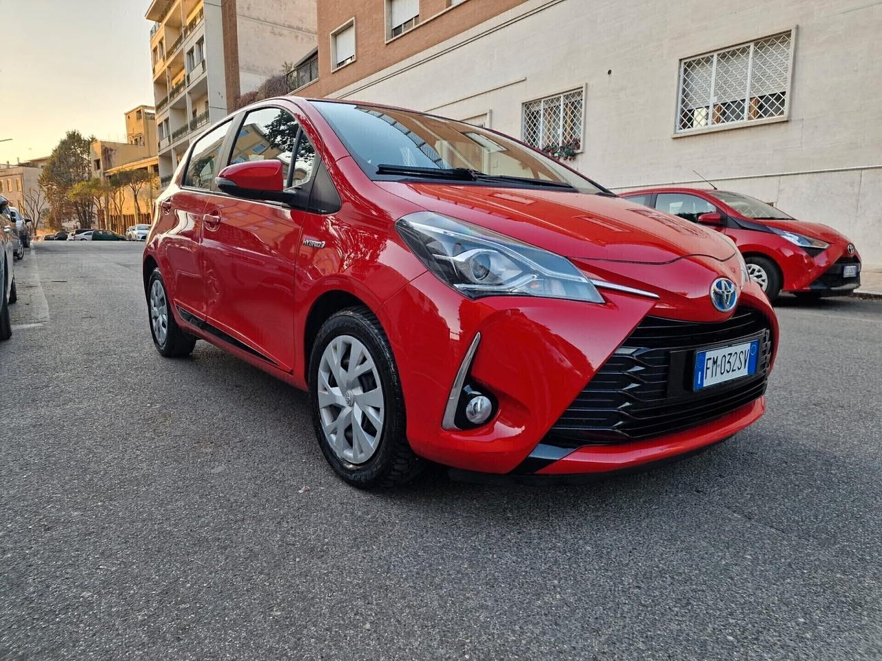 Toyota Yaris 1.5 Hybrid 5 porte Ok neopatentati
