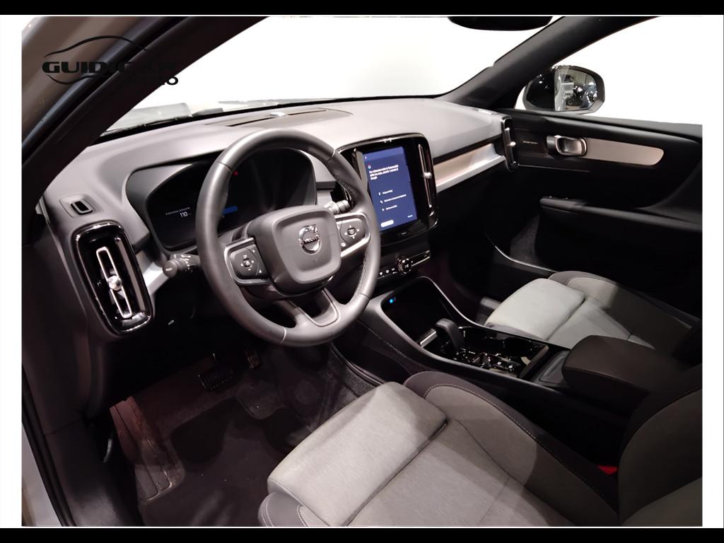 VOLVO XC40 2023 - XC40 2.0 b3 Plus Dark auto