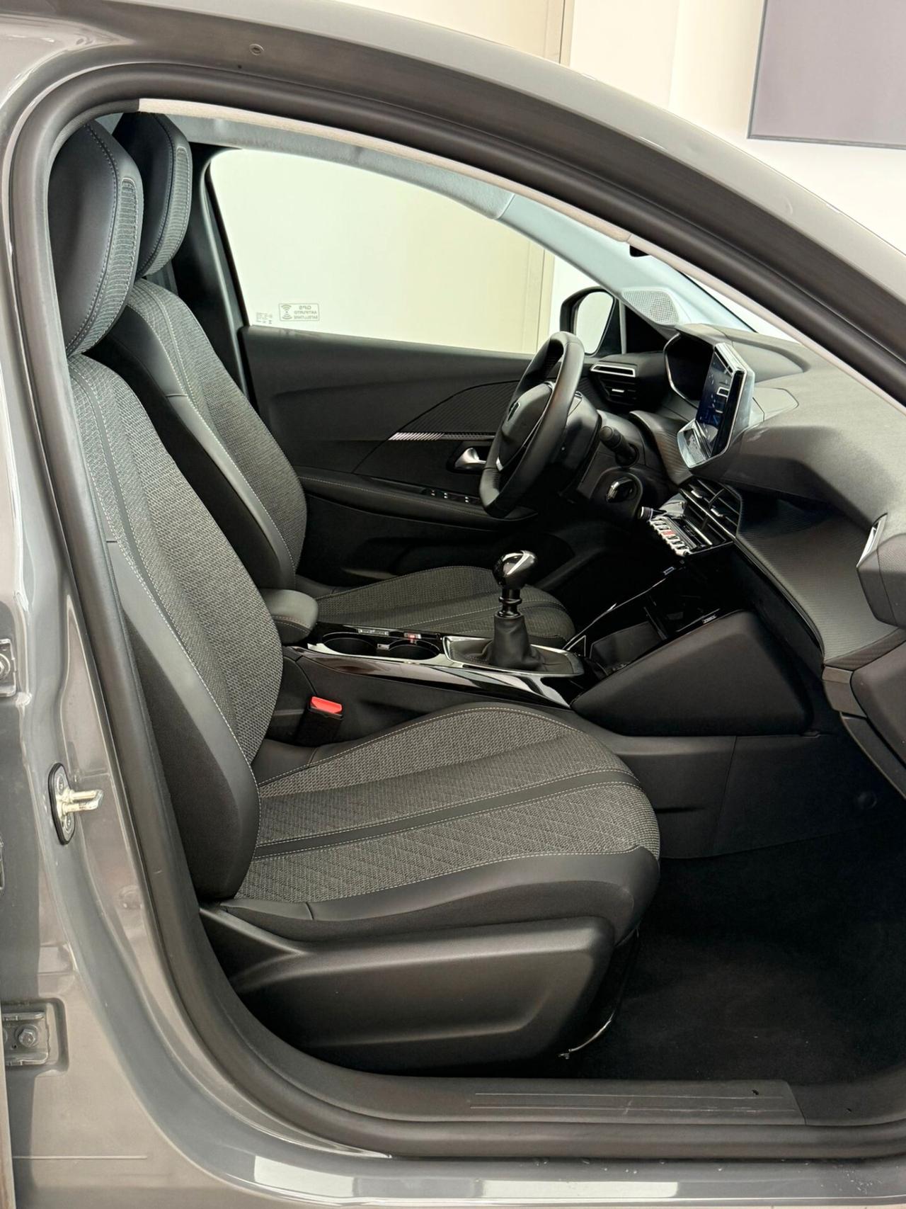 Peugeot 208 ALLURE PACK 2025 20.000 KM
