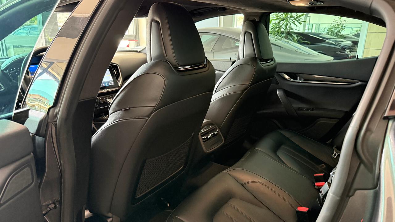 Maserati Ghibli V6 Diesel 275 CV Gransport TETTO