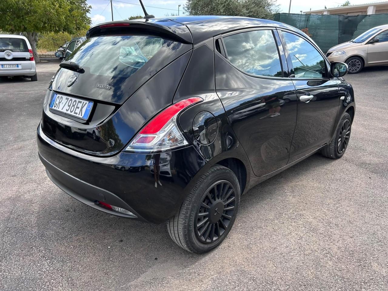 Lancia Ypsilon 1.0 FireFly 5 porte S&S Hybrid UnYca