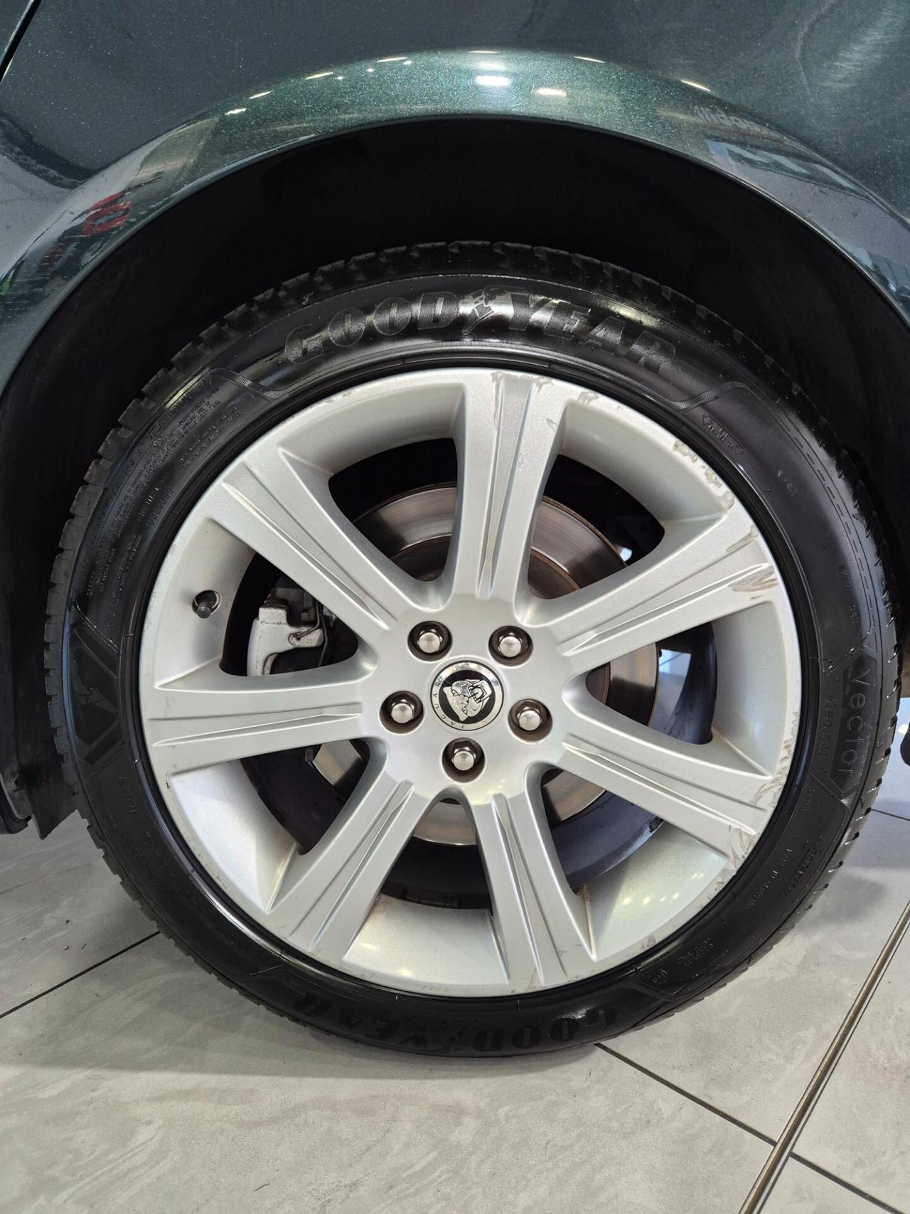 Jaguar XF 3.0d 241cv V6 Pelle Navi Finanziabile