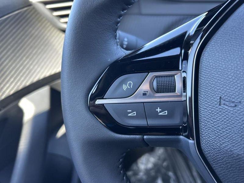 Peugeot 2008 PureTech 100 Allure NAVI + KEYLESS + CAMERA 360°