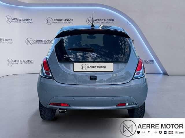 Lancia Ypsilon 1.0 FireFly Hybrid Alberta Ferretti
