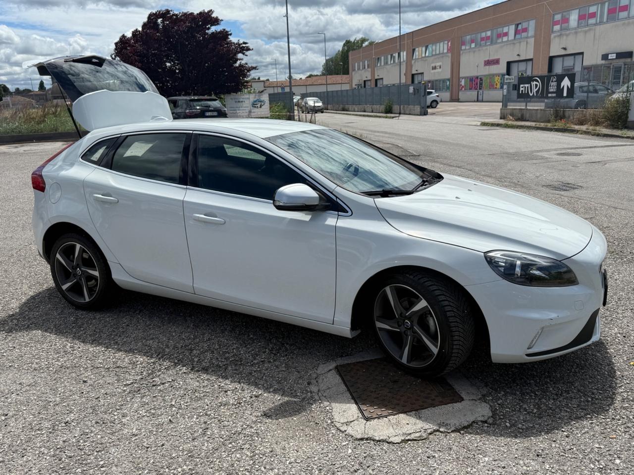 Volvo V40 D2 'eco' R-design Momentum